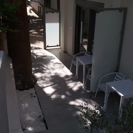 Ninolini 住宿加早餐酒店 *